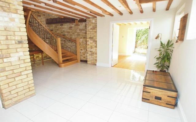 Гостевой Дом Status House London