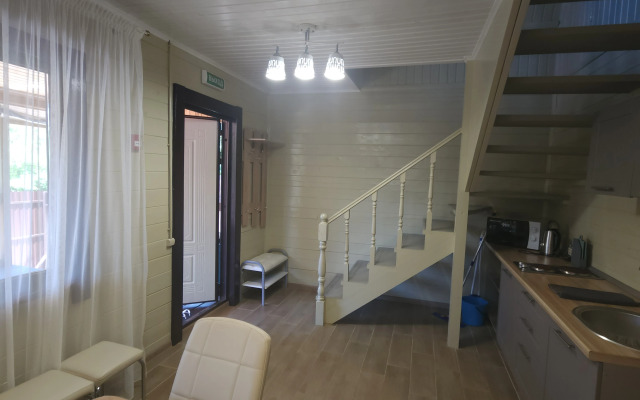Shossejnaya 10 Guest House