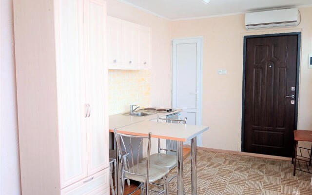 Studiya S Dvorikom V Plyazhnoy Zone Flat