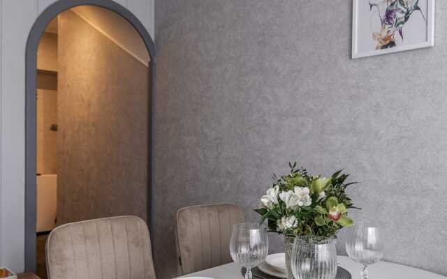 Prostornye apartamenty u Nevy Flat
