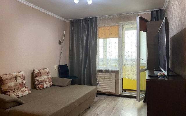 Na Naberezhnoy Muzeya Mirovogo Okeana Flat