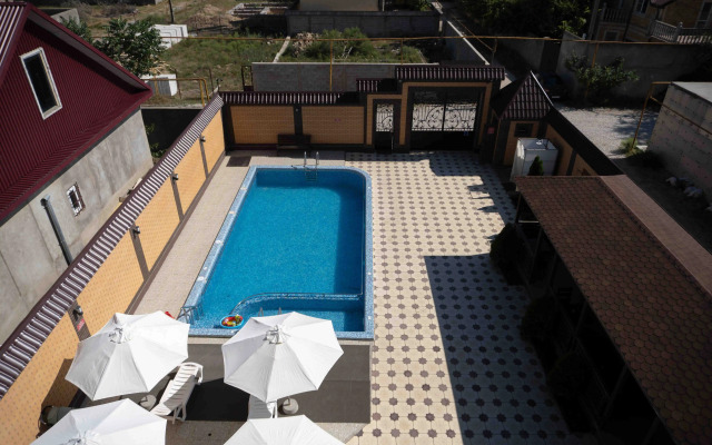 DeLyuks Hotel