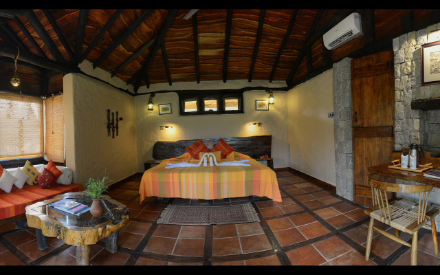 Pugdundee Safaris - Kanha Earth Lodge Bungalow