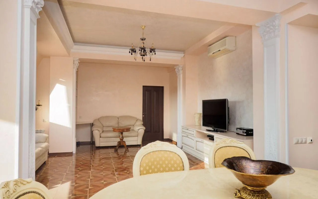 Dvukhkomnatnaya S Vidom Na More Flat