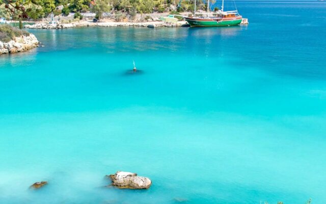 Cavo Petra Hotel