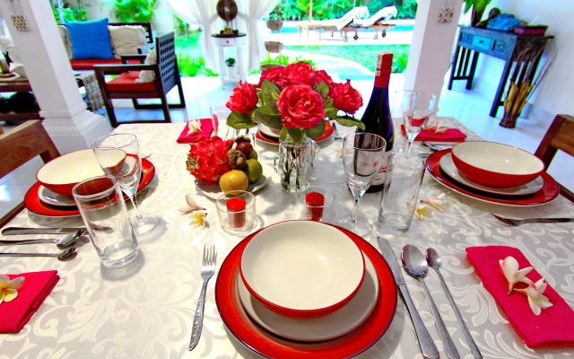 White 3BR in Seminyak Villa