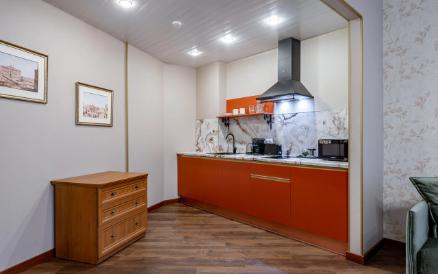 Квартира просторная с балконом и впечатляющим видом на канал Грибоедова