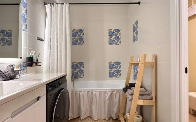 Квартира студия с лоджией и видом на лесной массив