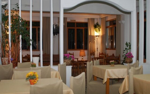 Отель Serifos Beach