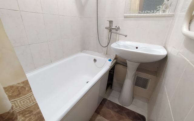 Квартира трехкомнатная в центре полностью оборудована для проживания