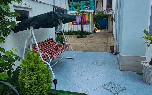Uyut Loo Guest House