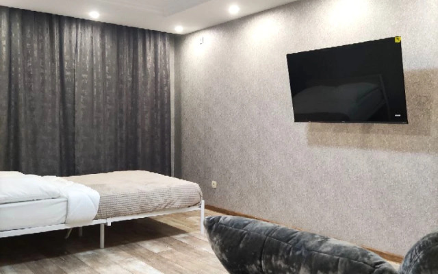 Апартаменты Apato Уютная студия с видом на город и горы