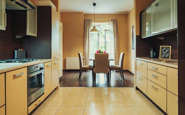 U Ozera Na Telmana 5 Flat