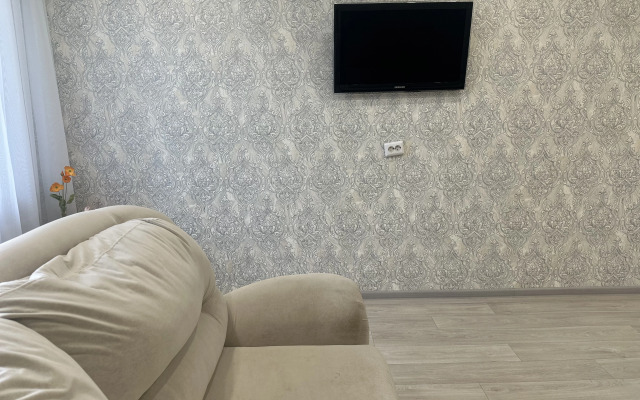 Uyutnaya Dvukhkomnatnaya S Akvariumom Flat