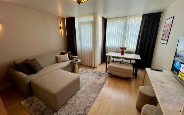 Weingart Suites Hotel