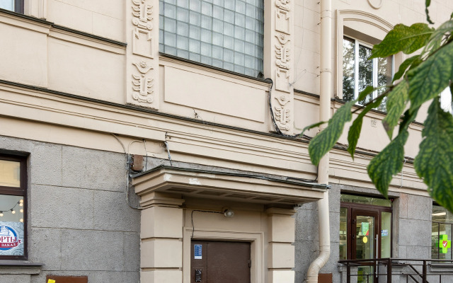 V Dome-Pamyatnike Arkhitektury Khkh Veka Flat