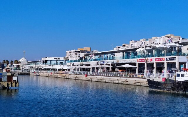 Next To The Marina Apartments