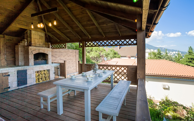 Roza Vetrov Guest House
