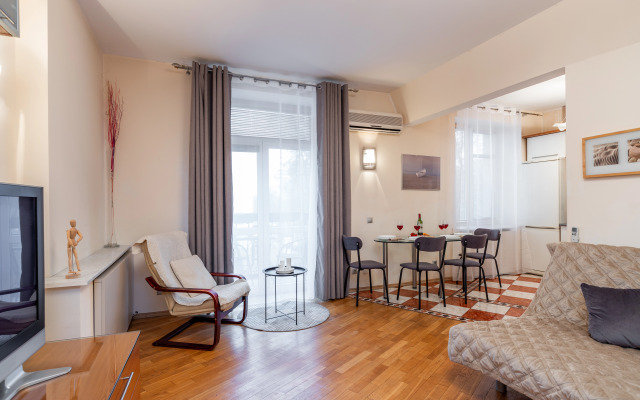 Prostornye Ryadom S Ploschadyyu Pobedy Apartments