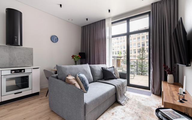 Квартира с Дизайнерским Интерьером с Террасой на Берегу Невы