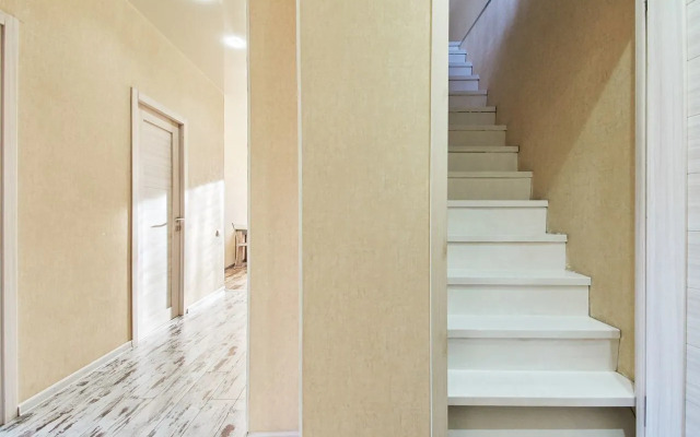 Na Lunacharskogo 5 Flat