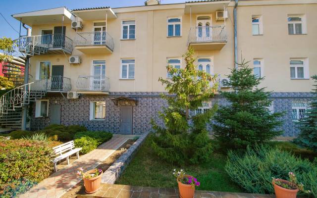 La Rose Guest House