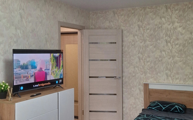 Uyutnaya v tsentre goroda s panoramnym balkonom Flat