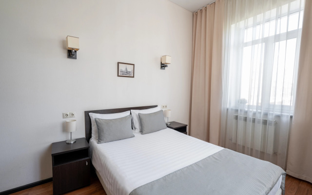Maksim Gorykiy Hotel