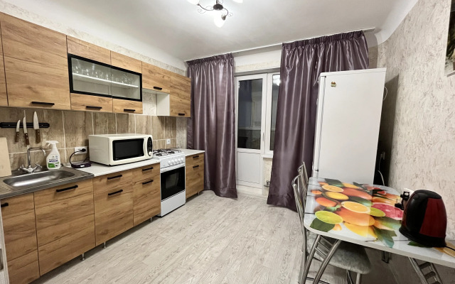 Odnushka vozle Akvaparka 20 vek Flat