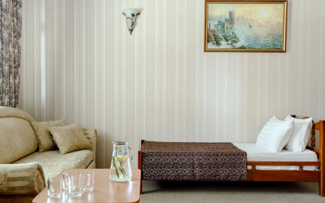 Love Story Hotel