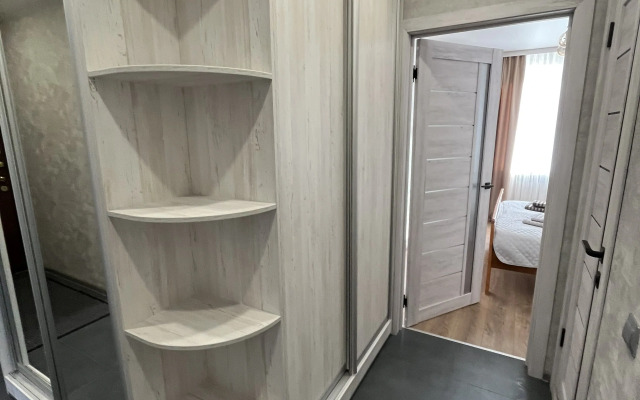 Na Pervomayskoy Flat