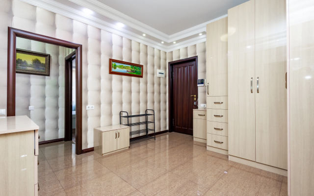 4-K v Novostroyke, Ulitsa Arama, Di777 Flat