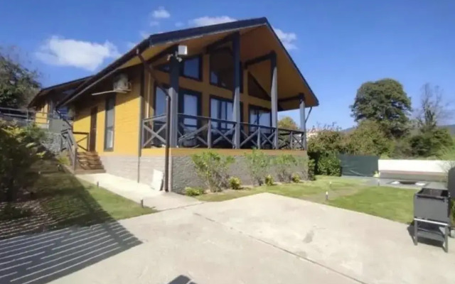 S Panoramnym Vidom Na Gory Private House