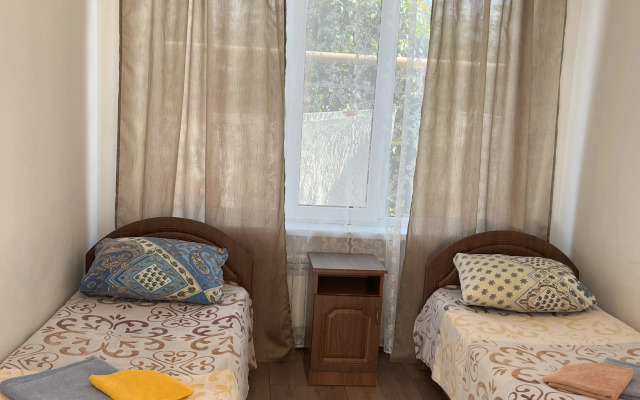 Yakor Guest House