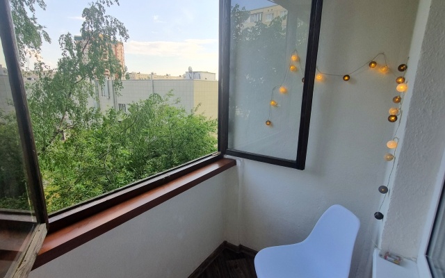 Dvukhkomnatnaya v tikhom rayone i blizko k metro Flat