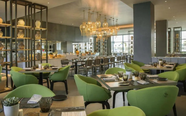 Novotel Muscat Airport Hotel