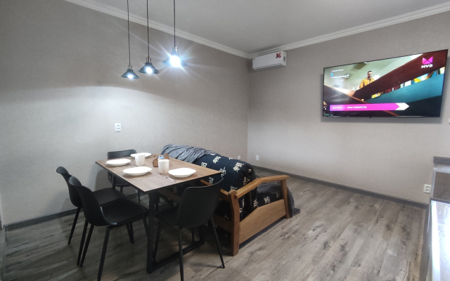 Na Prospekte Kirova 9 Flat