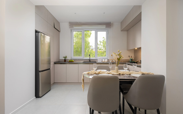 KeyGo #0157, 2 Bedroom Design with Balcony Apartments