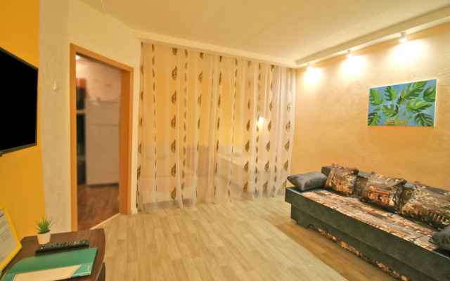 Oranzhevaya Na Mira Kirishi Flat