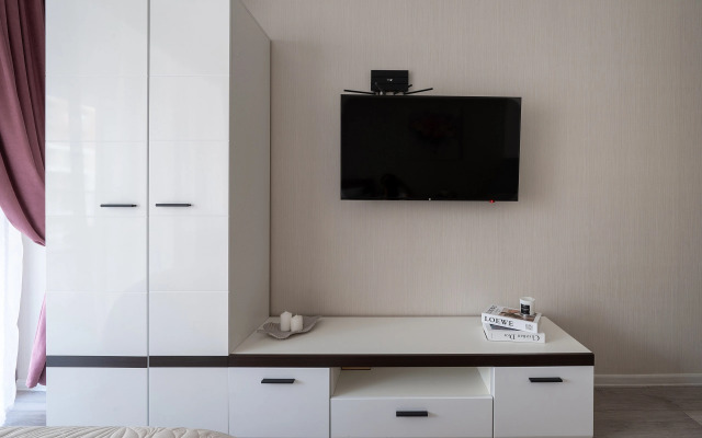 Studiya u morya s bassejnom na territorii. Karavella 112 Apartments