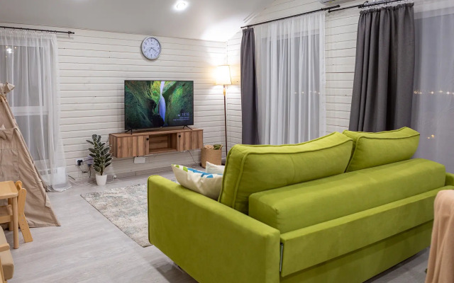 Point 382 Olivkovyj Guest House