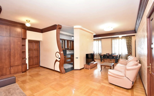 3-K v Novostroyke, Severny Prospekt, Hh335 Flat