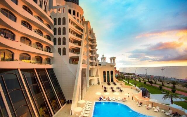The Grand Gloria Hotel