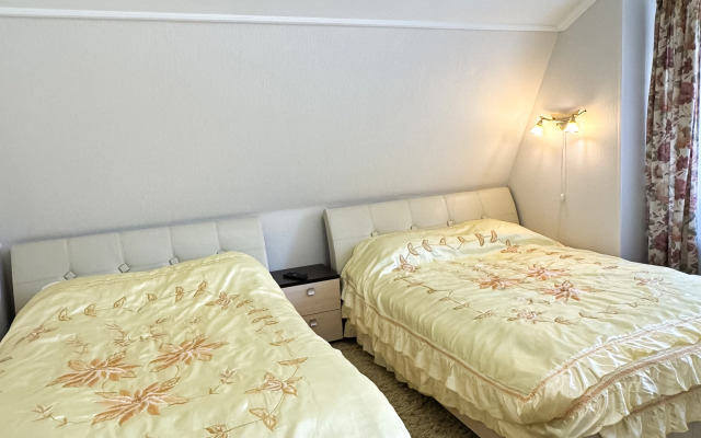 Zapovednyij Arhyiz Guest House