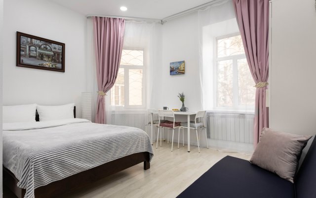 U Sennoy Ploschadi S Parkovkoy Apartments