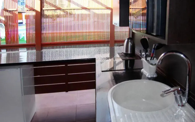 Peak Season 3 Apartments