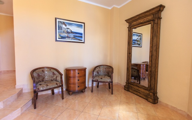 Narcissus Villa