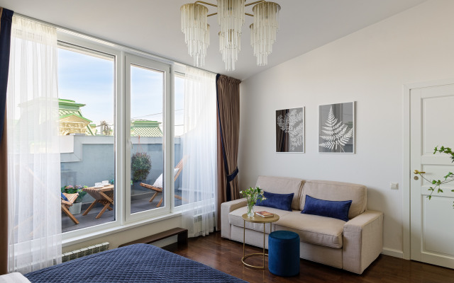 Апартаменты Minin Apartments Мансарда с двумя балконами на Невском 80 кв.м.