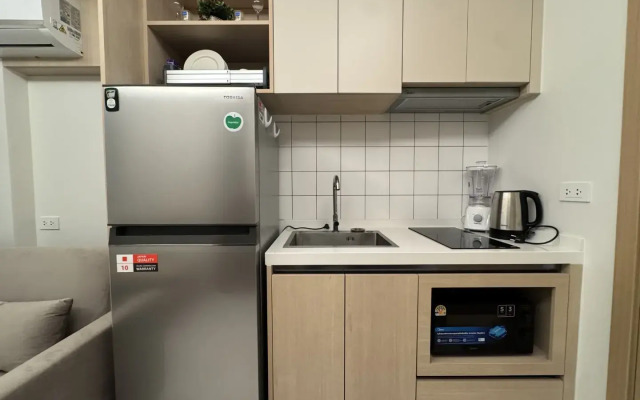 Milaya s Basseynom Ryadom s Morem Flat