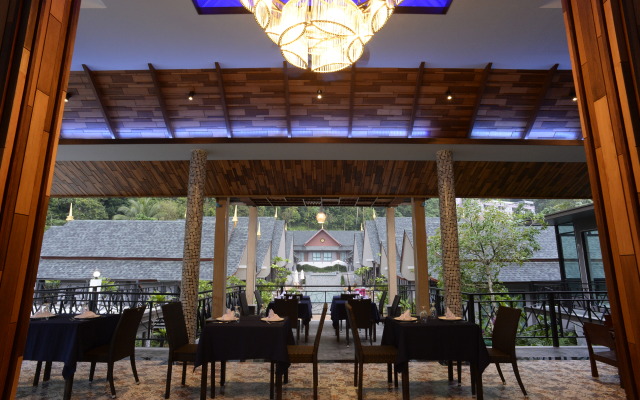 The Scene Cliff View Villas Hotel